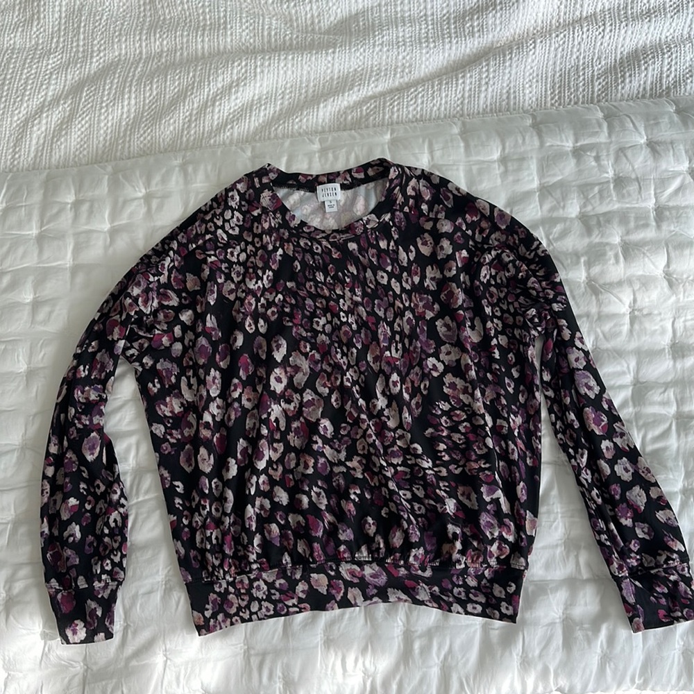 Flower cheetah print top. Super soft. Fitted waist for a float vibe.